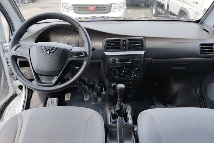 Used Wuling Rongguang Small Truck 2023 1.5L Double-Cab Extended-Length LAR Center Console