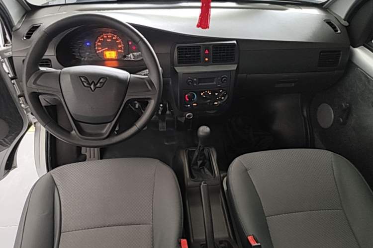 Used Wuling Rongguang Small Truck 2023 1.5L Double-Cab Extended-Length LAR Center Console
