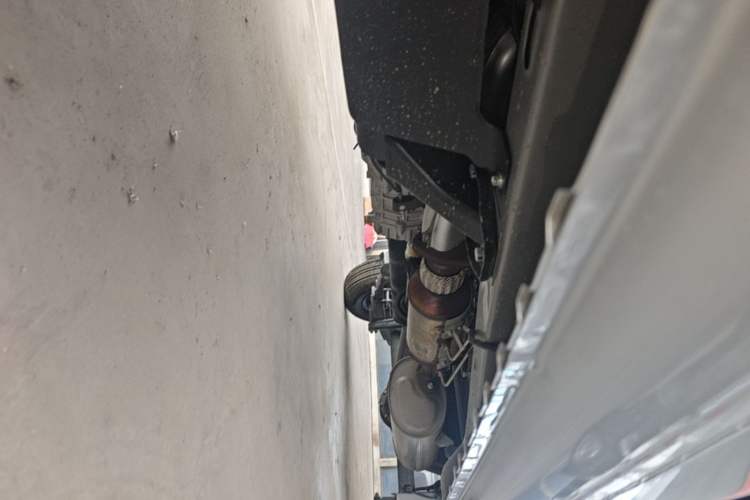 Used Wuling Rongguang Small Truck 2023 1.5L Single-Row LAR Chassis Front Left