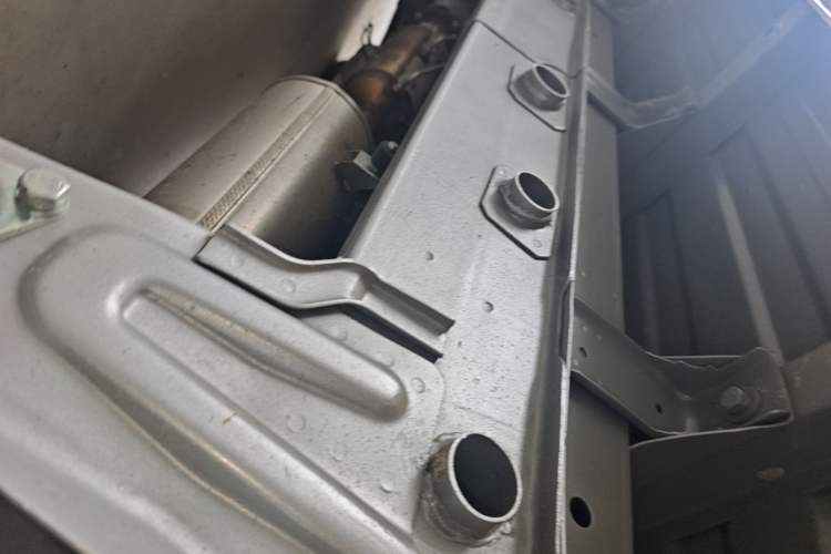 Used Wuling Rongguang Small Truck 2023 1.5L Single-Row LAR Chassis Rear Left