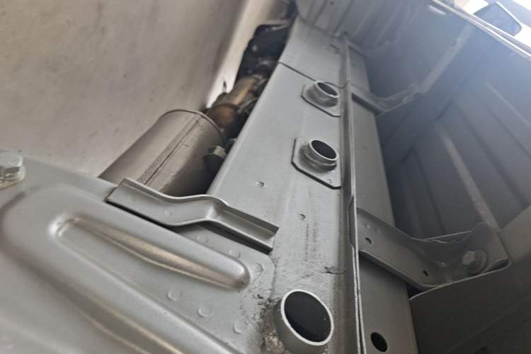 Used Wuling Rongguang Small Truck 2023 1.5L Single-Row LAR Chassis Rear Left