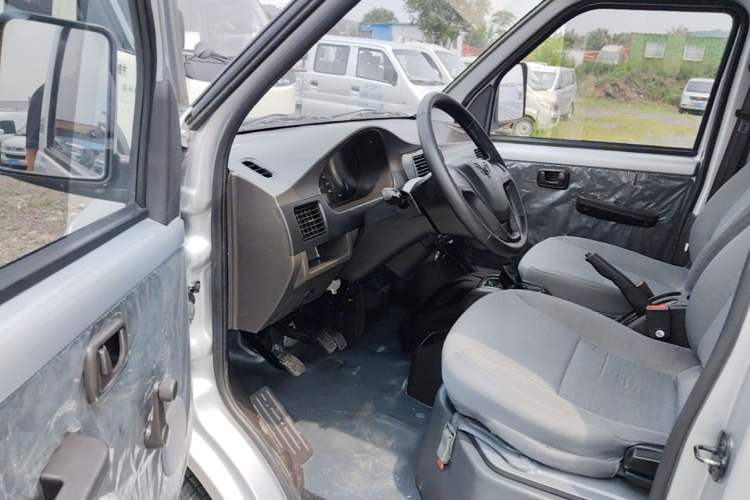Used Wuling Rongguang Small Truck 2023 1.5L Double-Cab Extended-Length LAR Driver Seat