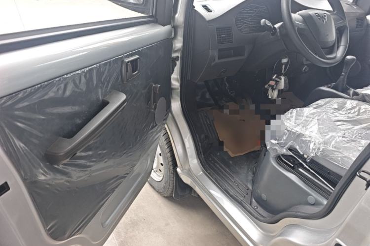 Used Wuling Rongguang Small Truck 2023 1.5L Single-Row LAR Driver Seat
