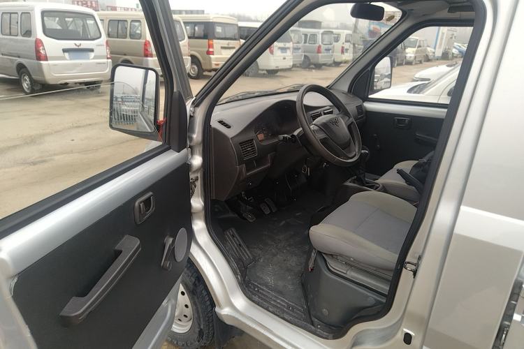 Used Wuling Rongguang Small Truck 2023 1.5L Single-Row LAR Driver Seat