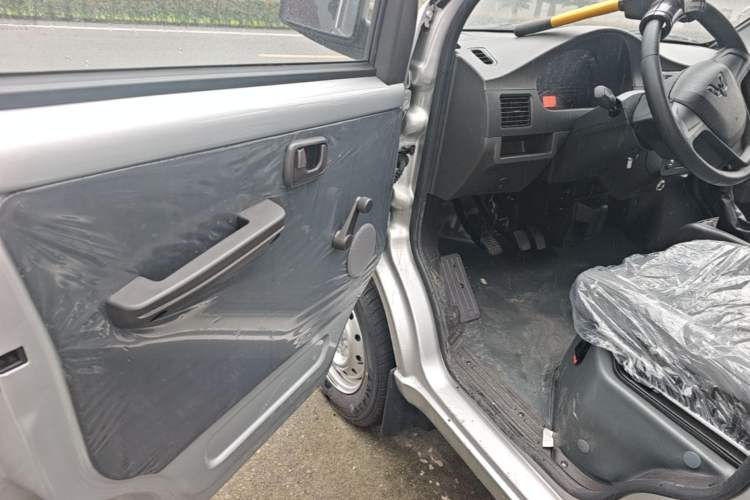 Used Wuling Rongguang Small Truck 2023 1.5L Single-Row LAR Driver Seat