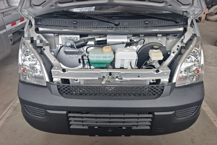Used Wuling Rongguang Small Truck 2023 1.5L Single-Row LAR Engine Bay
