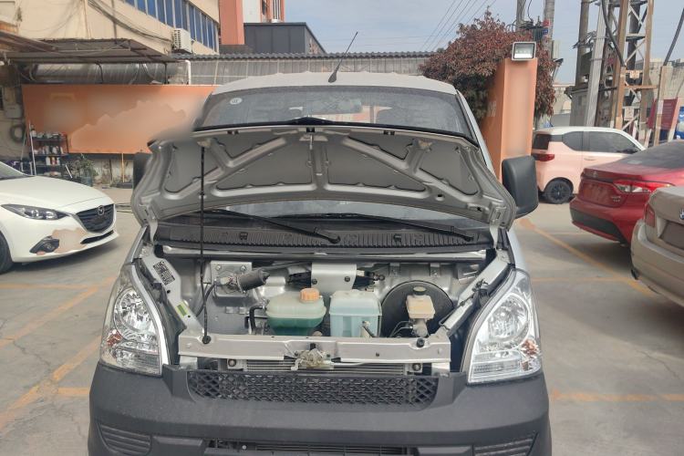 Used Wuling Rongguang Small Truck 2023 1.5L Single-Row LAR Engine Bay