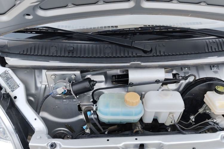 Used Wuling Rongguang Small Truck 2023 1.5L Double-Cab Extended-Length LAR Engine Bay