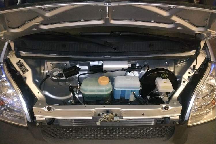 Used Wuling Rongguang Small Truck 2023 1.5L Double-Cab LAR Engine Bay