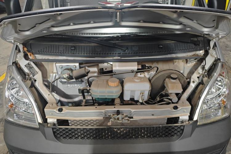 Used Wuling Rongguang Small Truck 2023 1.5L Single-Row LAR Engine Bay