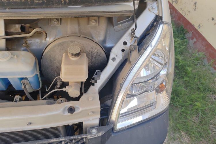 Used Wuling Rongguang Small Truck 2023 1.5L Single-Row LAR Engine Bay Left