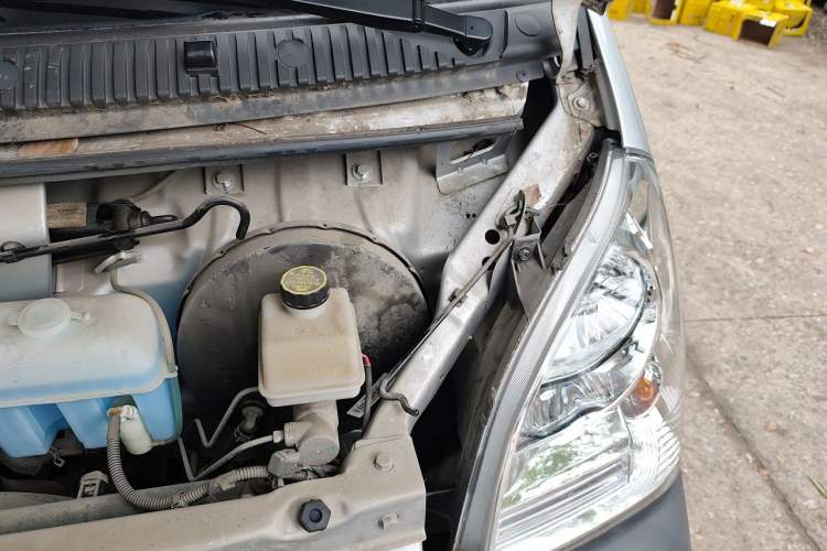 Used Wuling Rongguang Small Truck 2023 1.5L Single-Row LAR Engine Bay Left