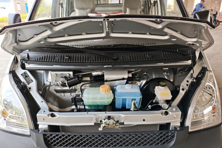 Used Wuling Rongguang Small Truck 2023 1.5L Double-Cab LAR Engine Bay