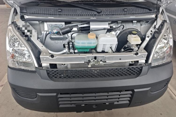 Used Wuling Rongguang Small Truck 2023 1.5L Single-Row LAR Engine Bay