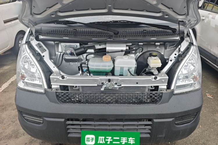 Used Wuling Rongguang Small Truck 2023 1.5L Single-Row LAR Engine Bay