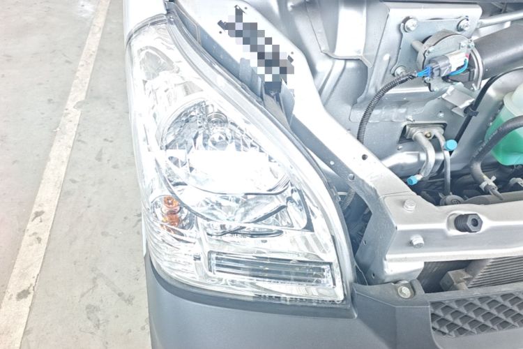 Used Wuling Rongguang Small Truck 2023 1.5L Single-Row LAR Engine Bay Right