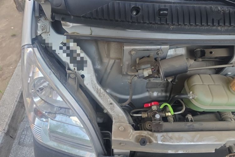Used Wuling Rongguang Small Truck 2023 1.5L Single-Row LAR Engine Bay Right