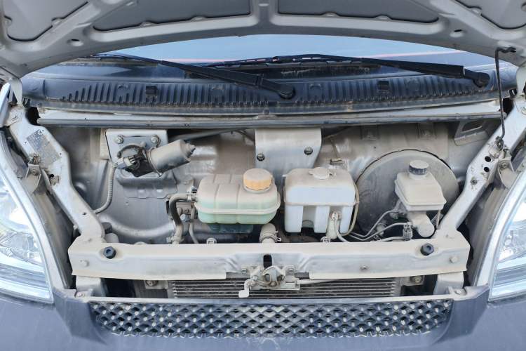 Used Wuling Rongguang Small Truck 2023 1.5L Double-Cab LAR Engine Bay