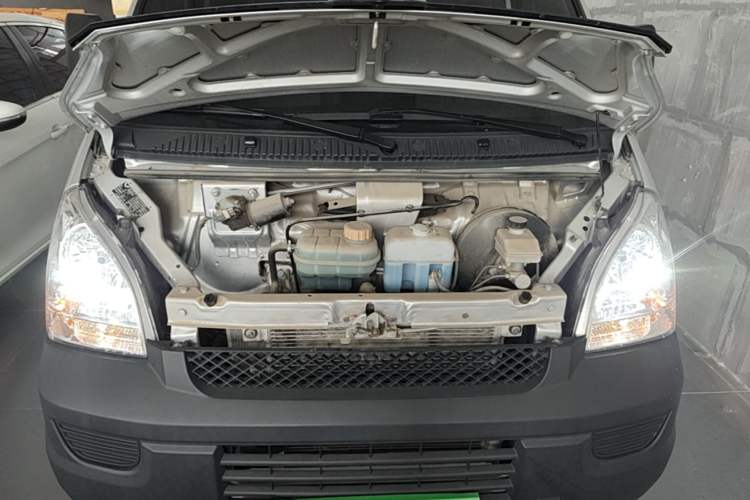 Used Wuling Rongguang Small Truck 2023 1.5L Double-Cab Extended-Length LAR Engine Bay