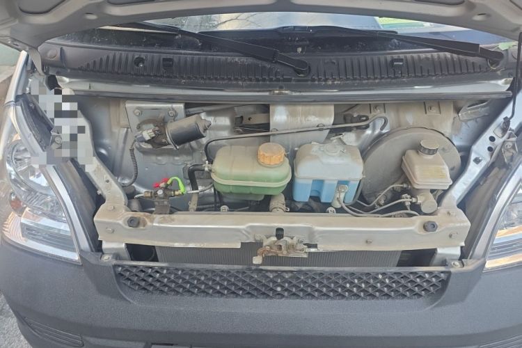 Used Wuling Rongguang Small Truck 2023 1.5L Single-Row LAR Engine Bay