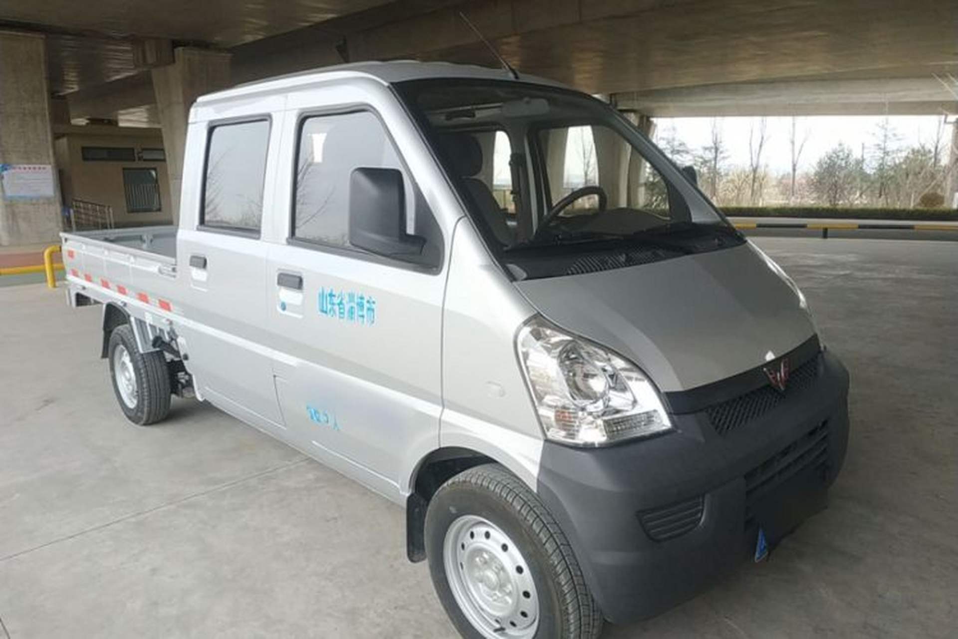 Used Wuling Rongguang Small Truck 2023 1.5L Double-Cab LAR Exterior 3
