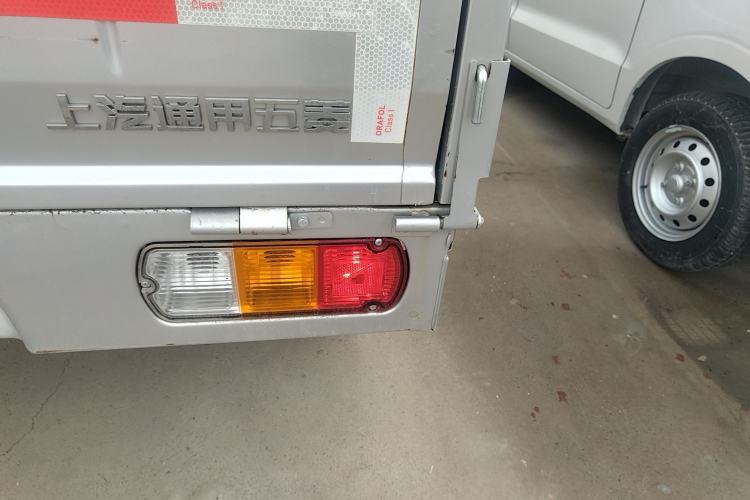 Used Wuling Rongguang Small Truck 2023 1.5L Single-Row LAR Exterior 3