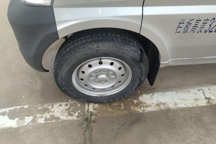 Used Wuling Rongguang Small Truck 2023 1.5L Single-Row LAR Exterior 4