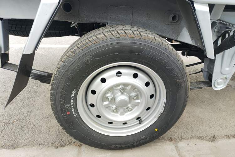 Used Wuling Rongguang Small Truck 2023 1.5L Single-Row LAR Exterior 5