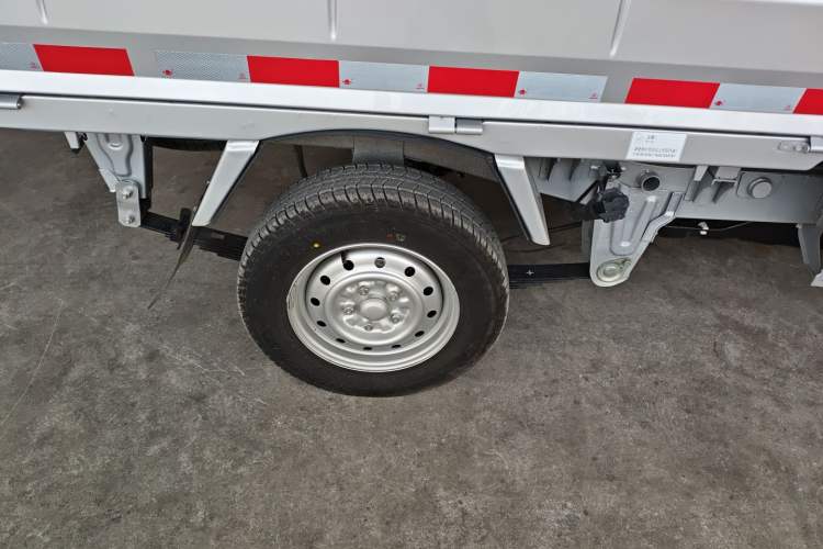Used Wuling Rongguang Small Truck 2023 1.5L Double-Cab LAR Exterior 5