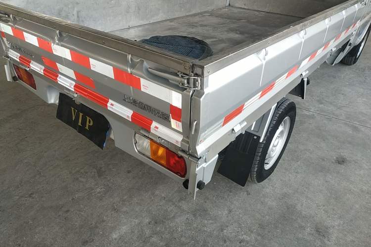 Used Wuling Rongguang Small Truck 2023 1.5L Single-Row LAR Exterior 6