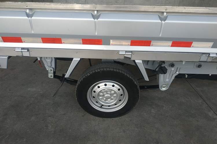 Used Wuling Rongguang Small Truck 2023 1.5L Single-Row LAR Exterior 8