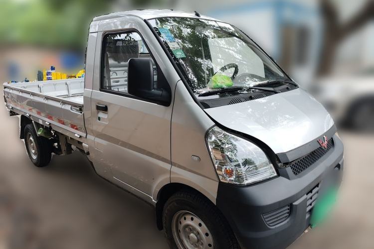 Used Wuling Rongguang Small Truck 2023 1.5L Single-Row LAR Front Right 45 Deg