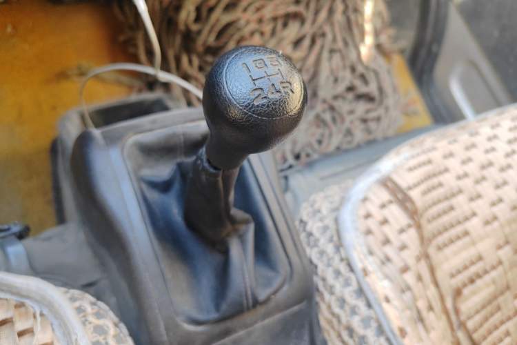 Used Wuling Rongguang Small Truck 2023 1.5L Single-Row LAR Gear Lever