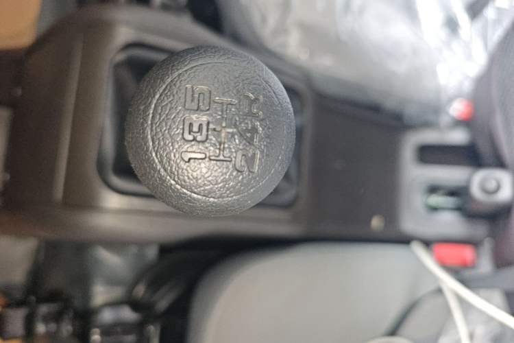 Used Wuling Rongguang Small Truck 2023 1.5L Single-Row LAR Gear Lever