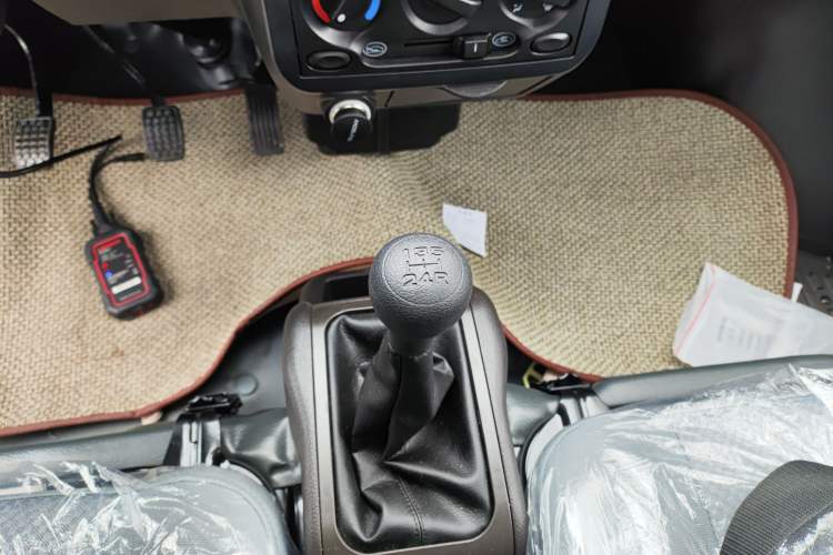 Used Wuling Rongguang Small Truck 2023 1.5L Single-Row LAR Gear Lever