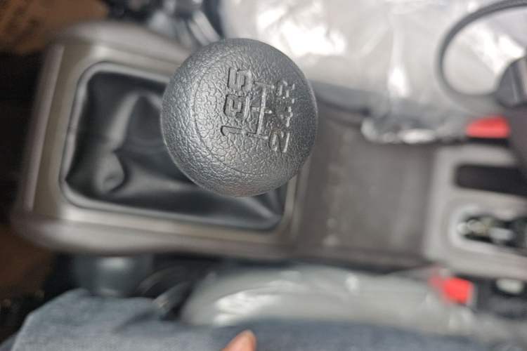 Used Wuling Rongguang Small Truck 2023 1.5L Single-Row LAR Gear Lever