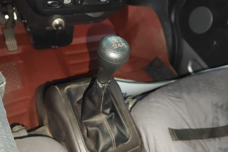 Used Wuling Rongguang Small Truck 2023 1.5L Single-Row LAR Gear Lever
