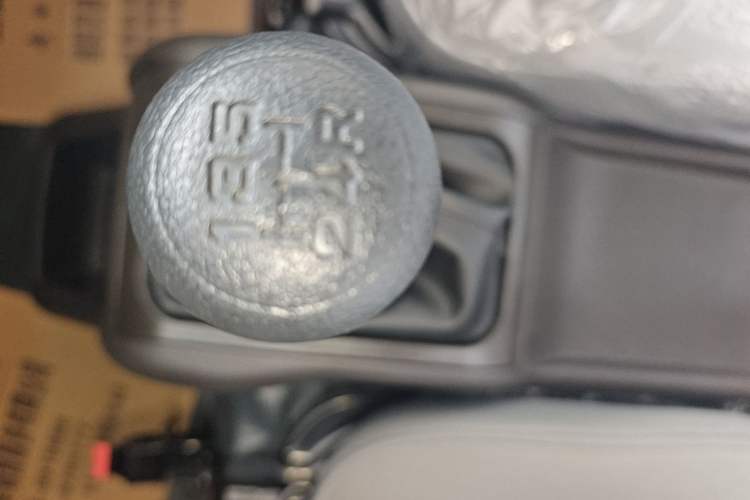 Used Wuling Rongguang Small Truck 2023 1.5L Single-Row LAR Gear Lever