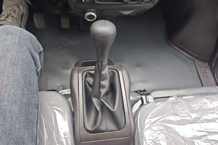 Used Wuling Rongguang Small Truck 2023 1.5L Single-Row LAR Gear Lever
