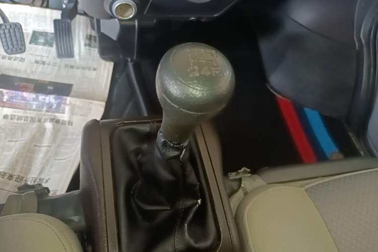 Used Wuling Rongguang Small Truck 2023 1.5L Single-Row LAR Gear Lever