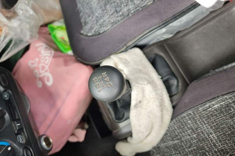 Used Wuling Rongguang Small Truck 2023 1.5L Single-Row LAR Gear Lever
