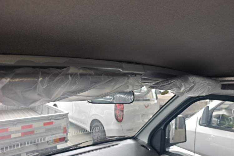 Used Wuling Rongguang Small Truck 2023 1.5L Single-Row LAR Headliner