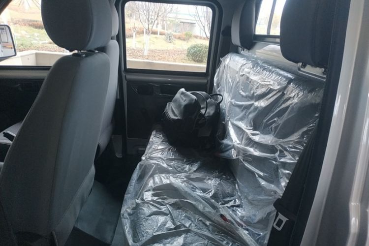 Used Wuling Rongguang Small Truck 2023 1.5L Double-Cab LAR Interior 1