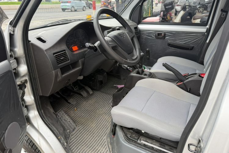 Used Wuling Rongguang Small Truck 2023 1.5L Single-Row LAR Interior 2