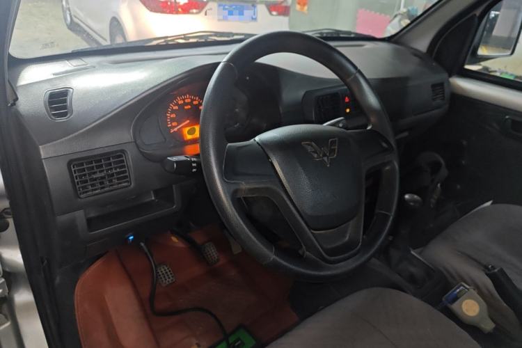 Used Wuling Rongguang Small Truck 2023 1.5L Single-Row LAR Interior 2