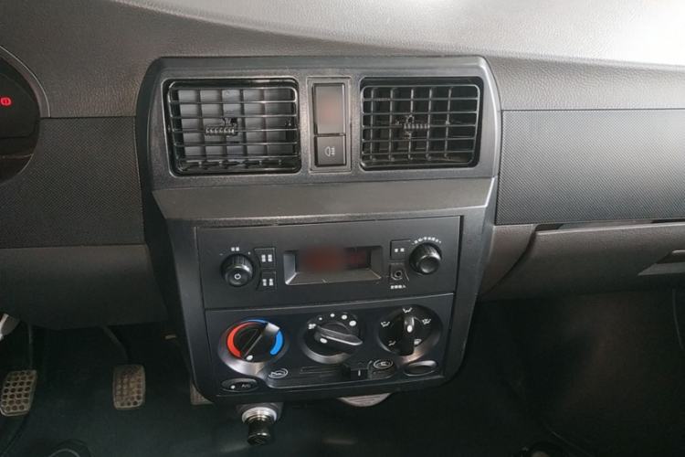 Used Wuling Rongguang Small Truck 2023 1.5L Double-Cab LAR Interior 3