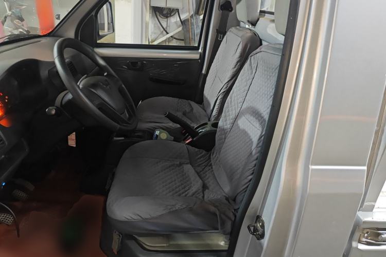 Used Wuling Rongguang Small Truck 2023 1.5L Single-Row LAR Interior 4