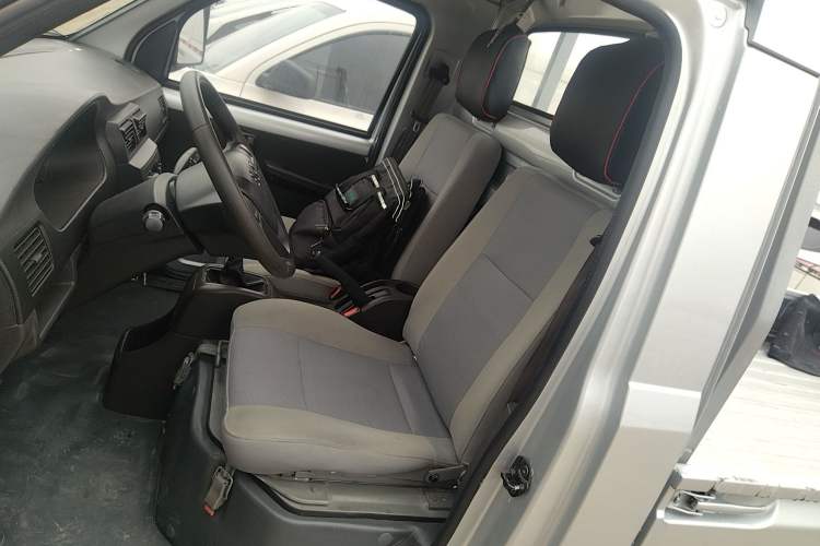 Used Wuling Rongguang Small Truck 2023 1.5L Single-Row LAR Left Front Seat