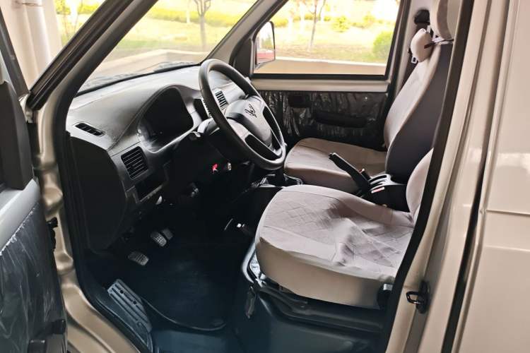 Used Wuling Rongguang Small Truck 2023 1.5L Double-Cab LAR Left Front Seat