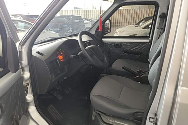 Used Wuling Rongguang Small Truck 2023 1.5L Double-Cab Extended-Length LAR Left Front Seat
